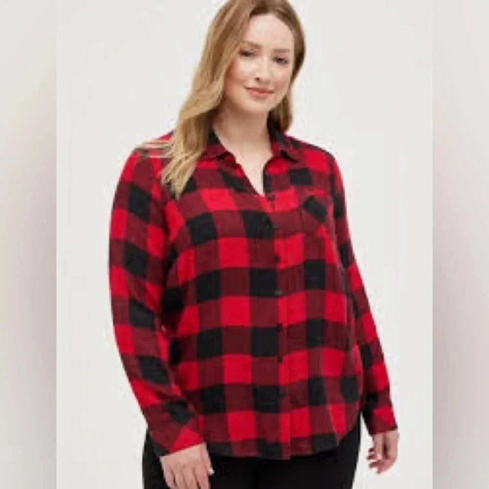 Torrid Relaxed Fit soft Brushed flannel ButtonUp top in red black buffalo plaid